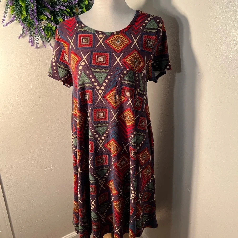 LulaRoe, XS. Carley top pocket swing dress w/hi/lo hem. 92% polyester 8% spandex